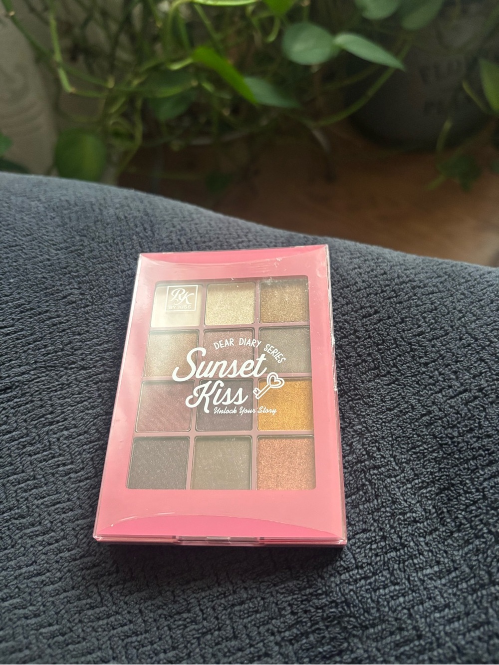 Sunset Kiss Dear Diary Series 12 Pot Eyeshadow Palette - Ruby Kisses 1 g